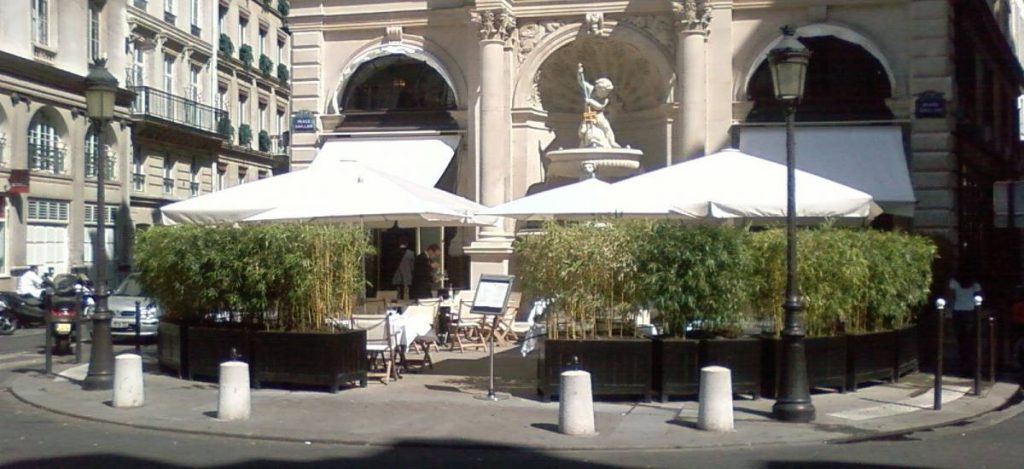 La terrasse de la Fontaine Gaillon est très agréable à l’heure du déjeuner.