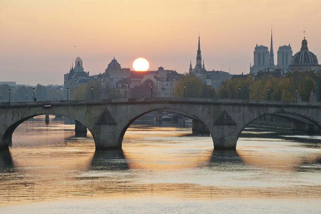 Prolongez la douceur de l'été avec nos 4 adresses parisiennes incontournables. Laissez-vous séduire par un Paris réconfortant, à savourer sans modération !