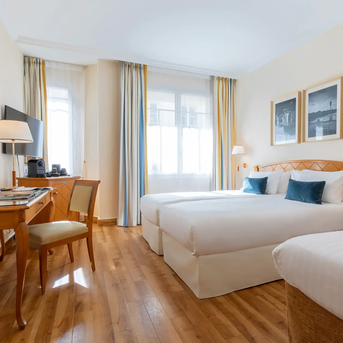 Triple room with additional bed at Hôtel États-Unis Opéra Paris