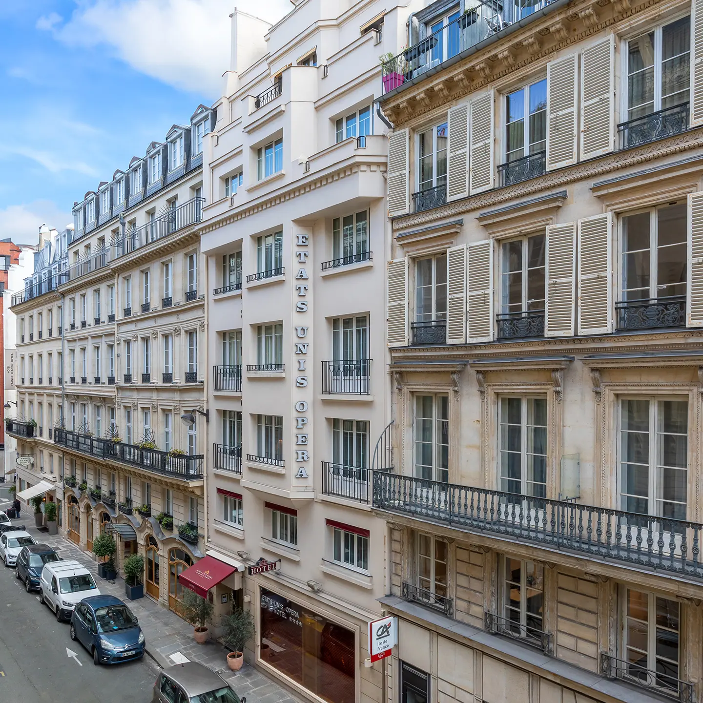 Façade of Hôtel États-Unis Opéra at 16 Rue d'Antin in Paris