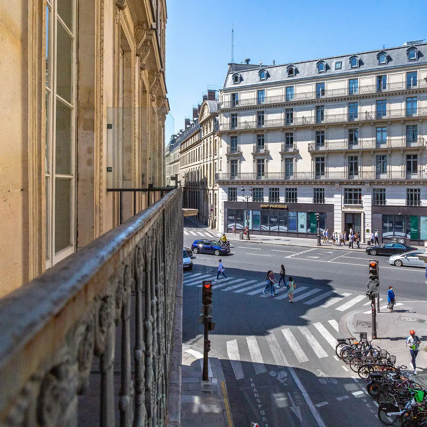View of Rue d'Antin from a room balcony at Hôtel États-Unis Opéra Paris