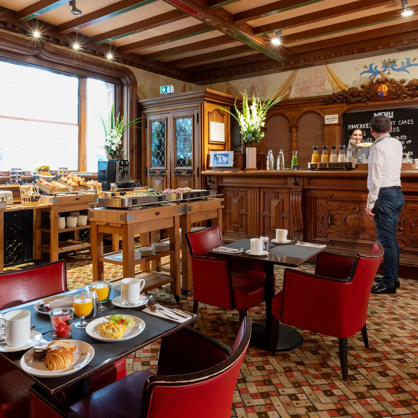 Breakfast area at Hôtel États-Unis Opéra Paris
