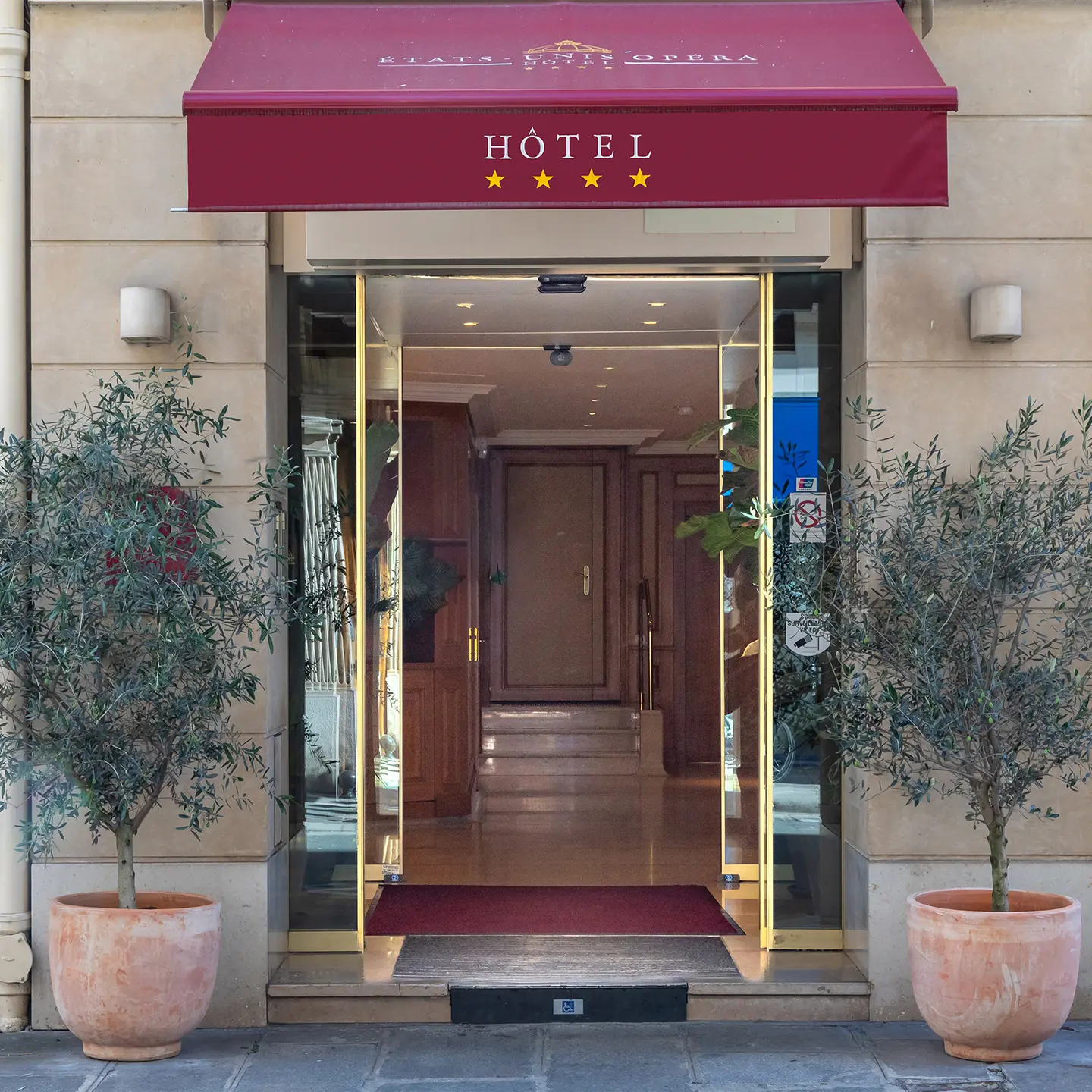 Entrance of Hôtel États-Unis Opéra on Rue d'Antin in Paris